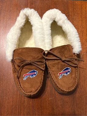 Buffalo Bills men’s or women’s slippers size medium